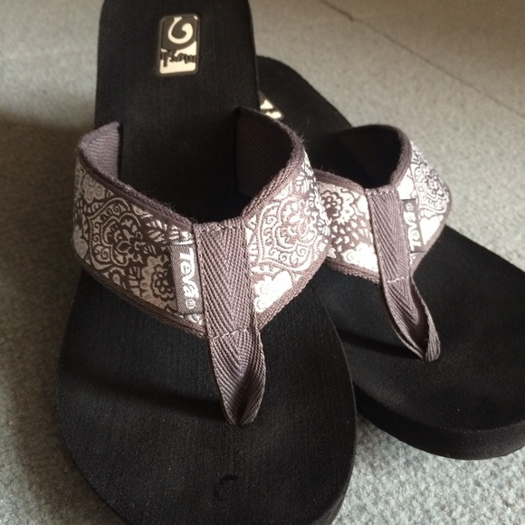 teva sandals flip flops